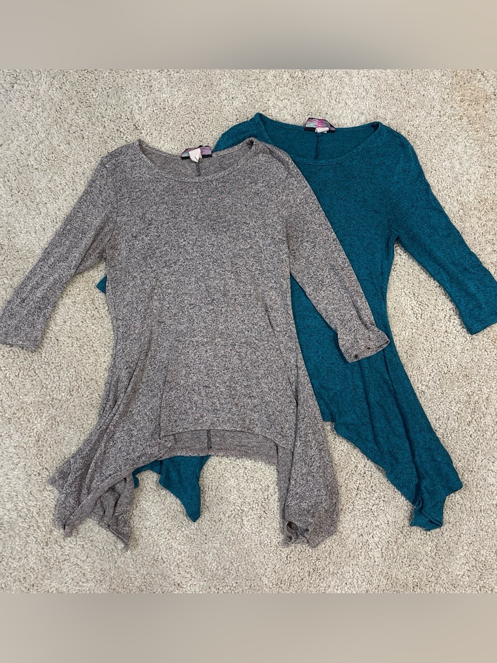 Say Anything Pack of 2 Women’s Lightweight Knit Shark Bite Hem Sweaters Sz Large